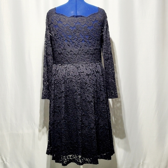 Black Lace Dress with Stretch (L) - Picture 2 of 12